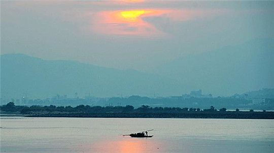 訴衷腸o當(dāng)年只身赴商海，華全詩詞